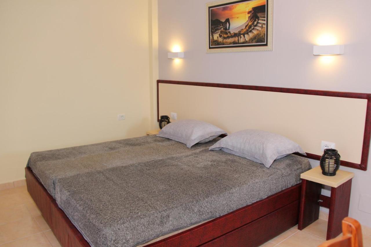 Hotel Ronaldo Ksamil Esterno foto