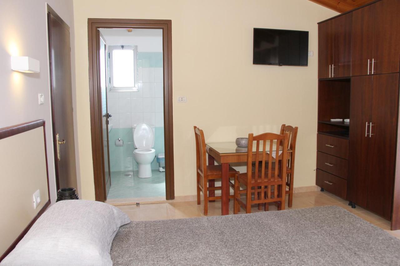 Hotel Ronaldo Ksamil Esterno foto