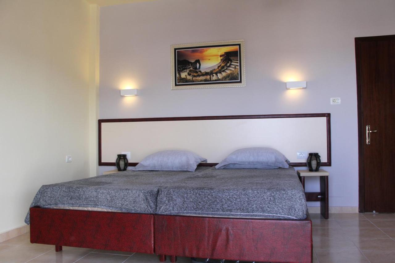 Hotel Ronaldo Ksamil Esterno foto