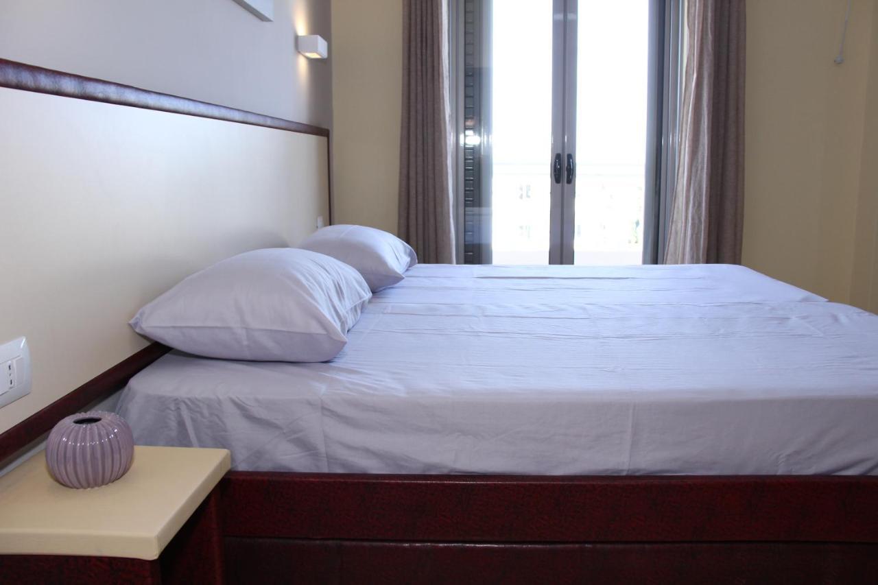 Hotel Ronaldo Ksamil Esterno foto